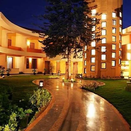 Sahil Sarovar Portico Lonavala Bagian luar foto