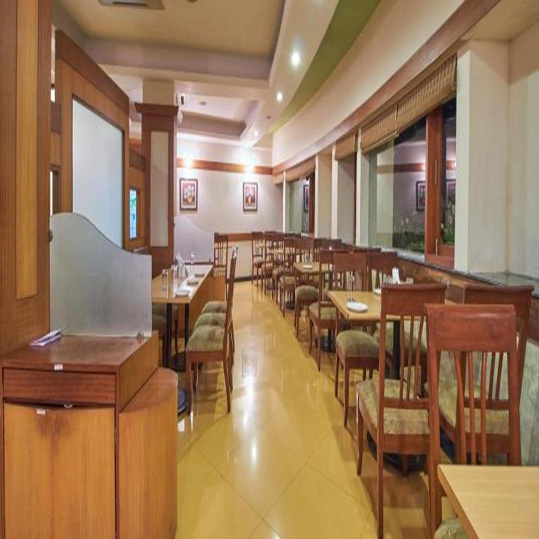 Sahil Sarovar Portico Lonavala Bagian luar foto