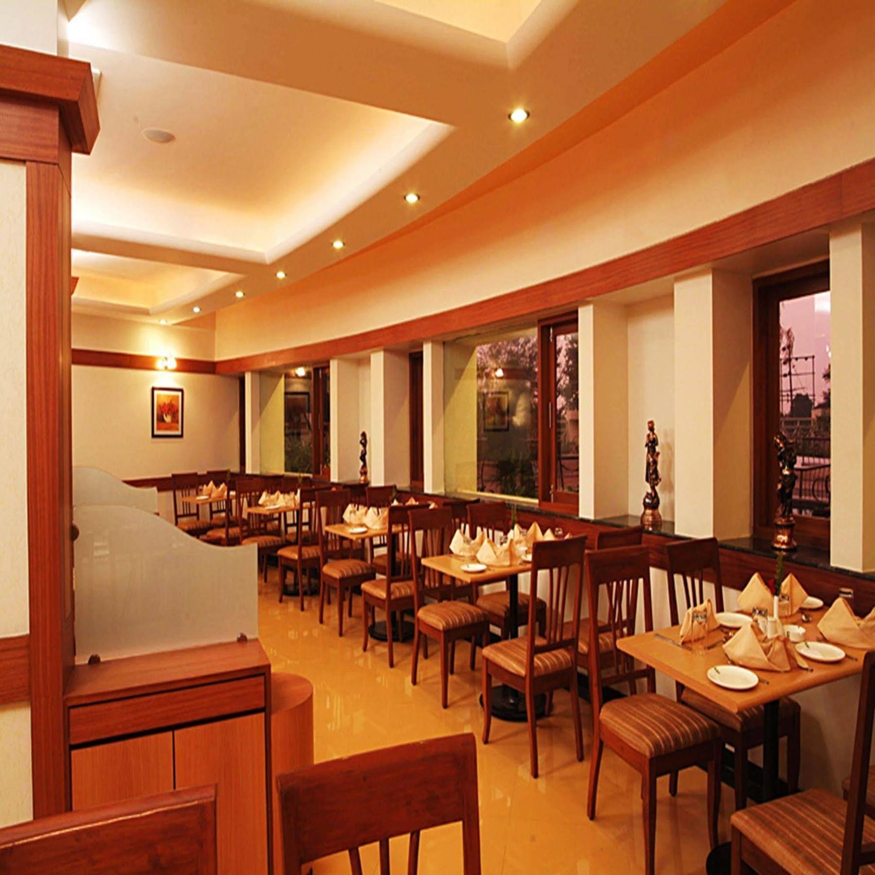 Sahil Sarovar Portico Lonavala Bagian luar foto