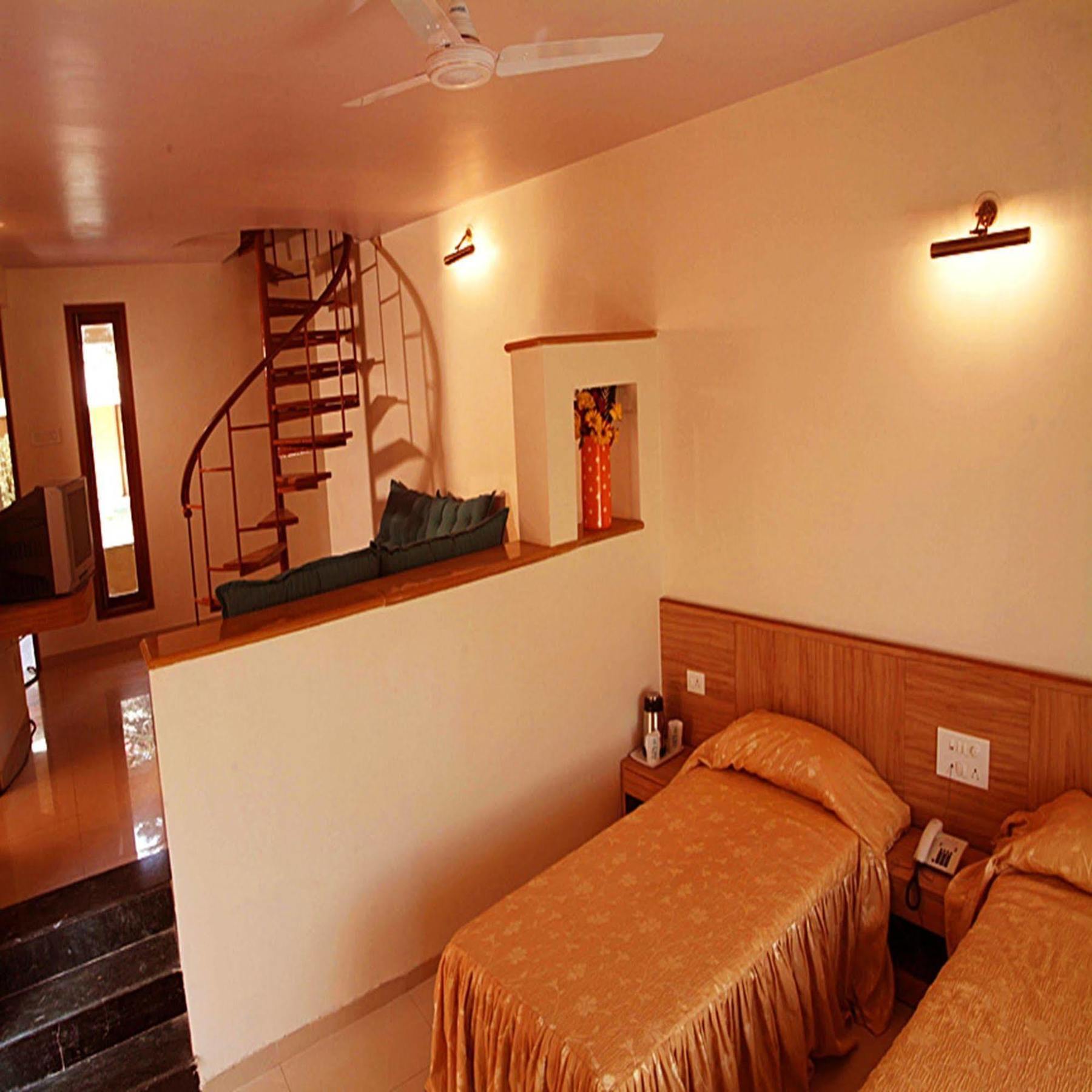 Sahil Sarovar Portico Lonavala Bagian luar foto
