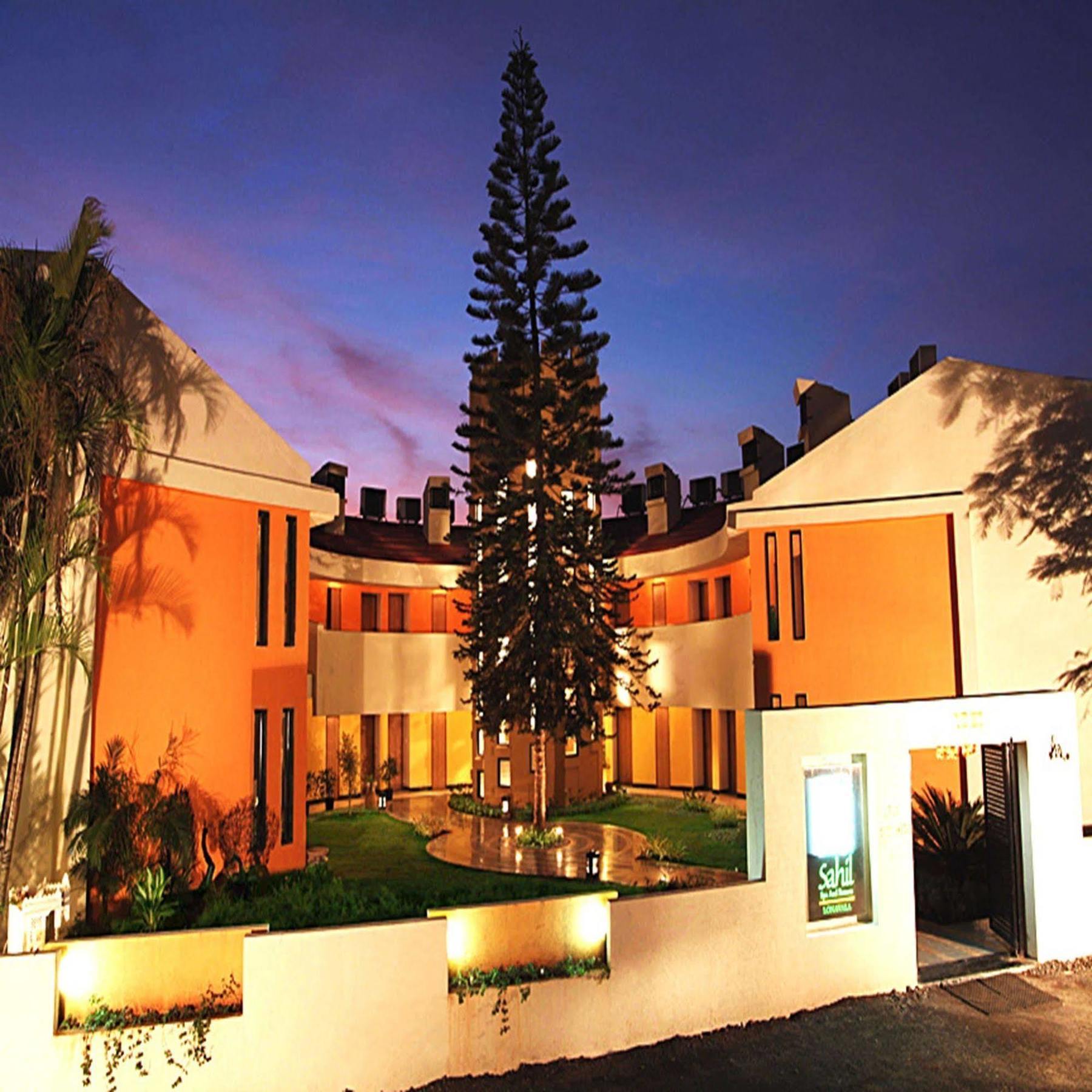 Sahil Sarovar Portico Lonavala Bagian luar foto