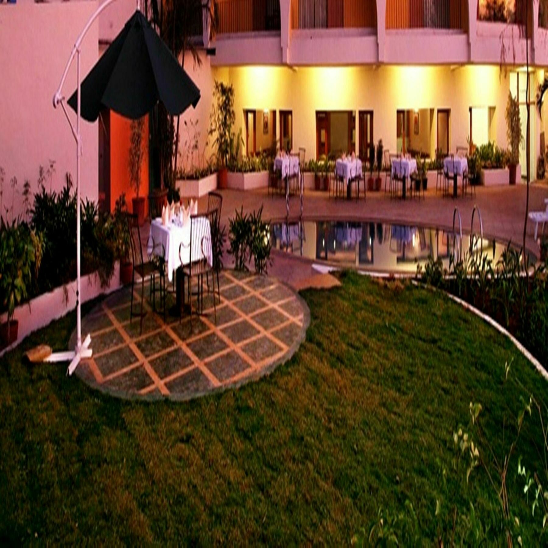 Sahil Sarovar Portico Lonavala Bagian luar foto